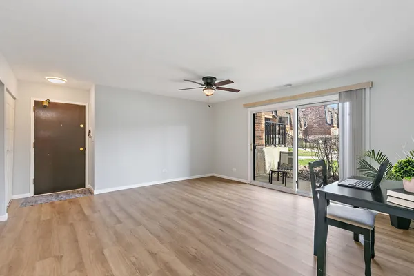 $185,000 | 112 Mullingar Court, Unit 1A, Schaumburg, IL 60193