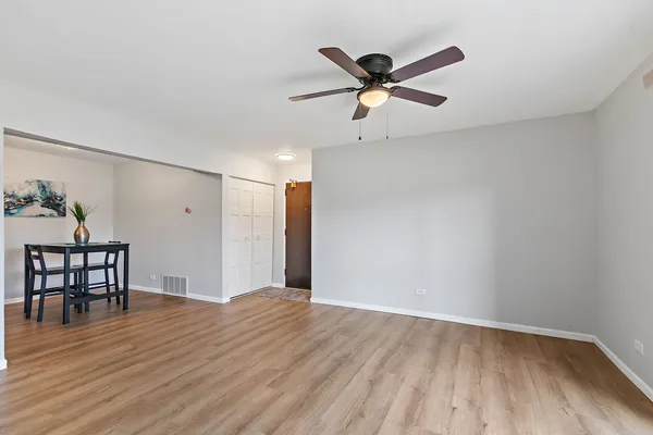 $185,000 | 112 Mullingar Court, Unit 1A, Schaumburg, IL 60193