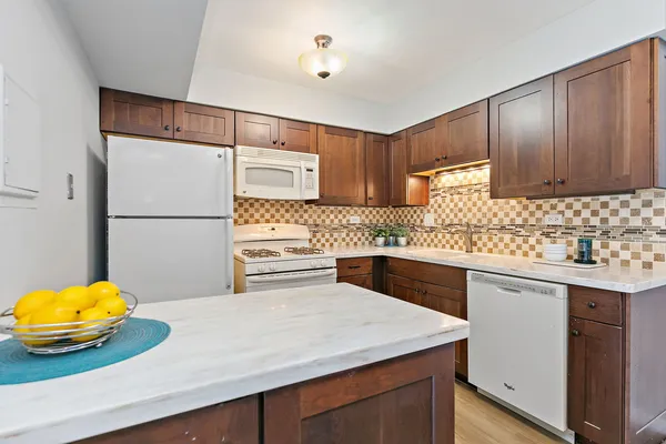 $185,000 | 112 Mullingar Court, Unit 1A, Schaumburg, IL 60193