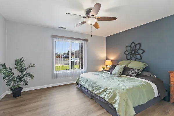 $185,000 | 112 Mullingar Court, Unit 1A, Schaumburg, IL 60193