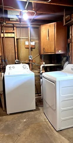 $2,800 | 2140 Eastview Drive, Des Plaines, IL 60018