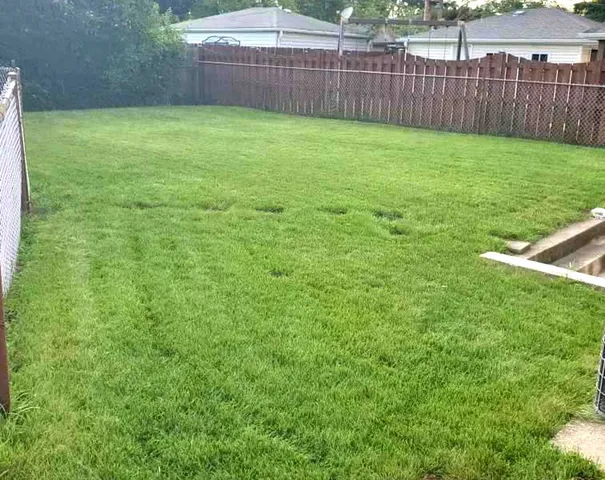 $2,800 | 2140 Eastview Drive, Des Plaines, IL 60018