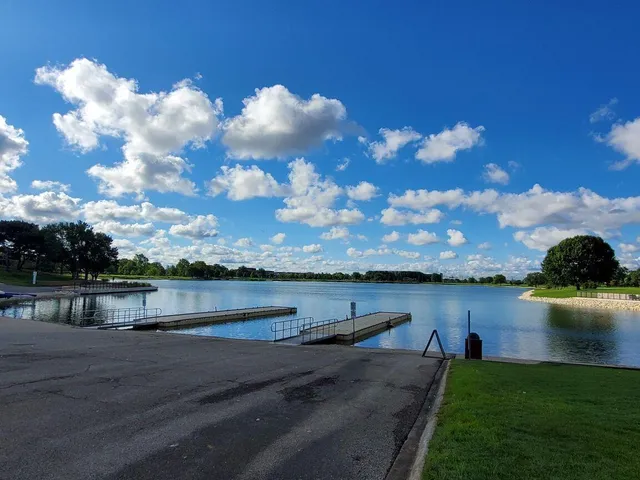 $2,800 | 2140 Eastview Drive, Des Plaines, IL 60018