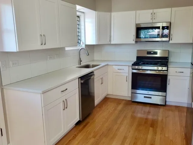 $2,800 | 2140 Eastview Drive, Des Plaines, IL 60018