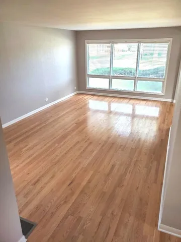 $2,800 | 2140 Eastview Drive, Des Plaines, IL 60018