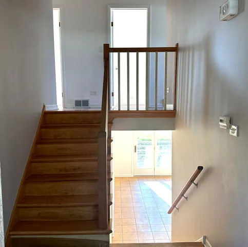 $2,800 | 2140 Eastview Drive, Des Plaines, IL 60018