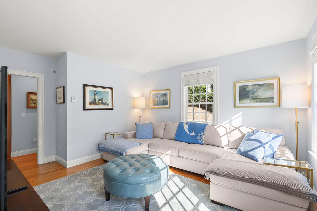 5 Fairfield Drive East Sandwich, MA 02537 - Photo 29 of 72 a living room with furniture and a couch