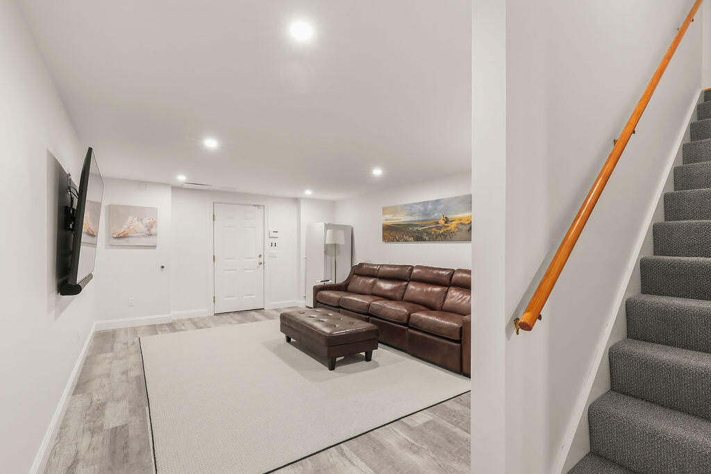 5 Fairfield Drive East Sandwich, MA 02537 - Photo 53 of 72 a living room with furniture and a couch