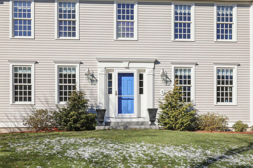 5 Fairfield Drive East Sandwich, MA 02537 - Photo 6 of 72 a view of a house with backyard and garden