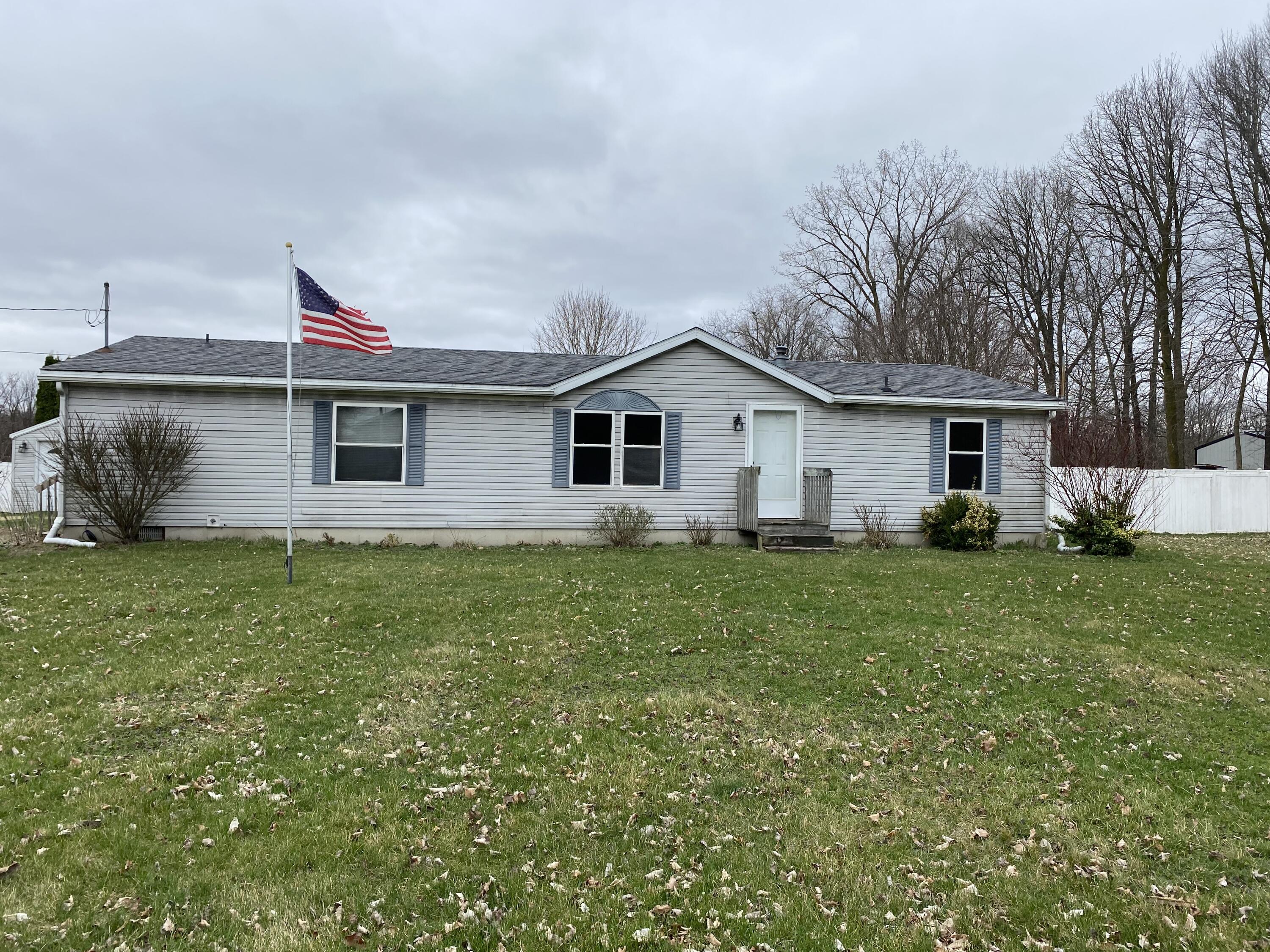 727 Clarendon Road Quincy, MI 49082 - Photo 1 of 22 IMG_2454