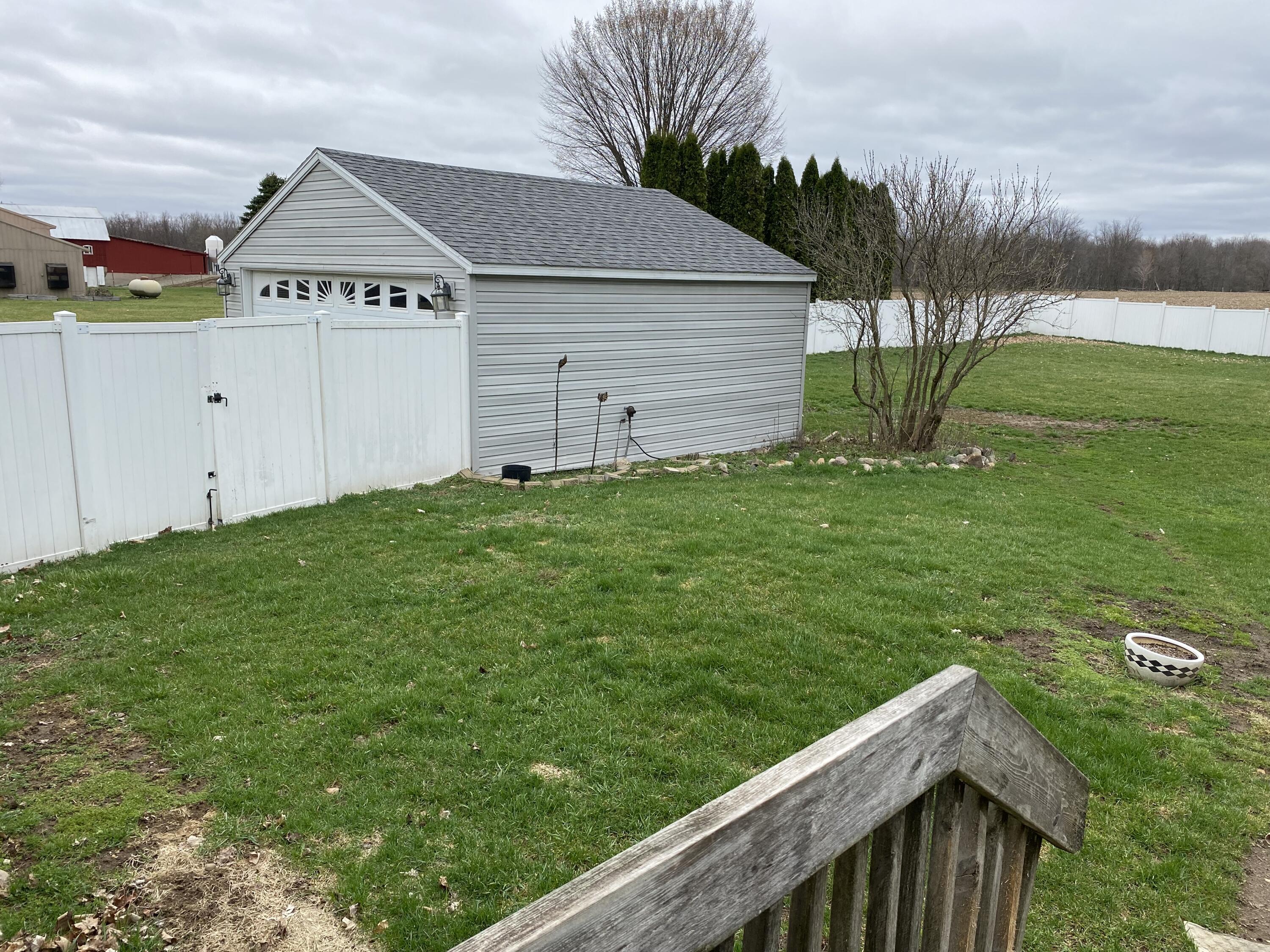 727 Clarendon Road Quincy, MI 49082 - Photo 13 of 22 IMG_2469