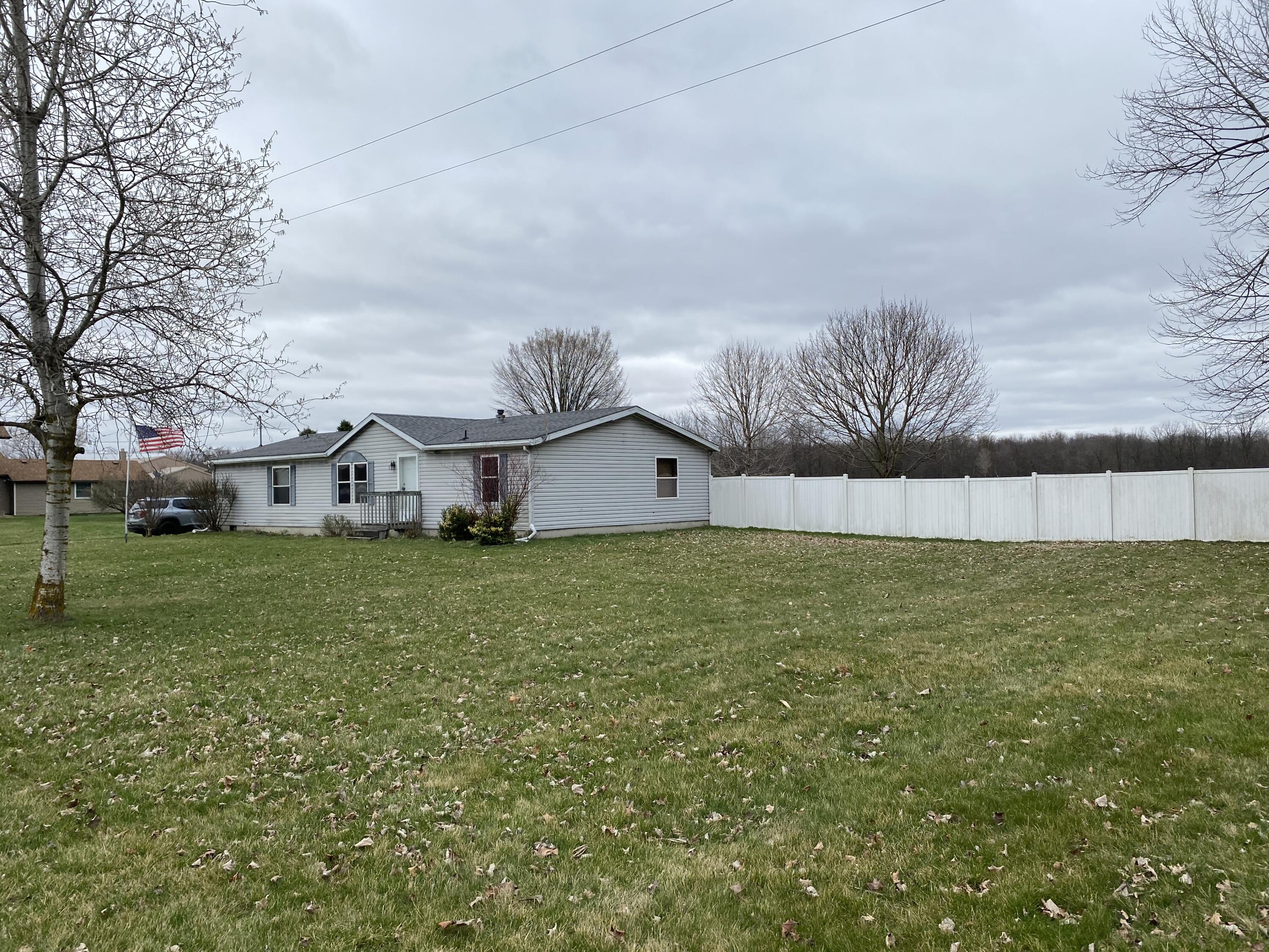 727 Clarendon Road Quincy, MI 49082 - Photo 3 of 22 IMG_2455