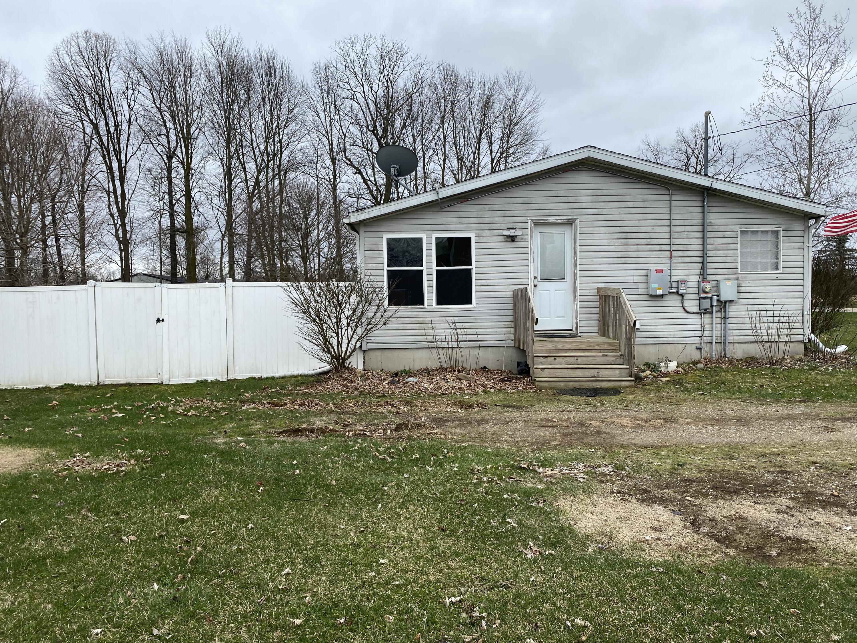 727 Clarendon Road Quincy, MI 49082 - Photo 5 of 22 IMG_2459
