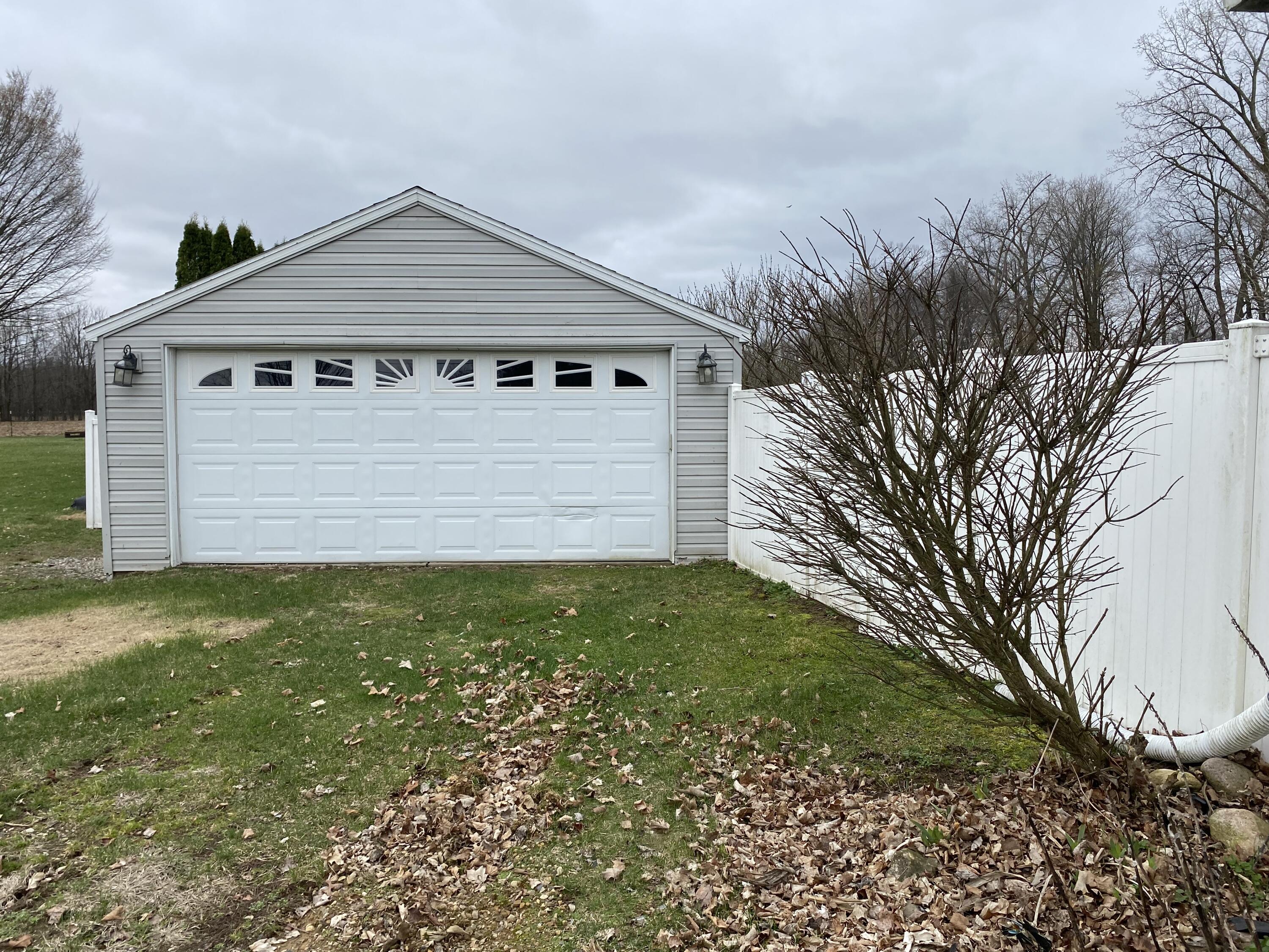 727 Clarendon Road Quincy, MI 49082 - Photo 6 of 22 IMG_2457