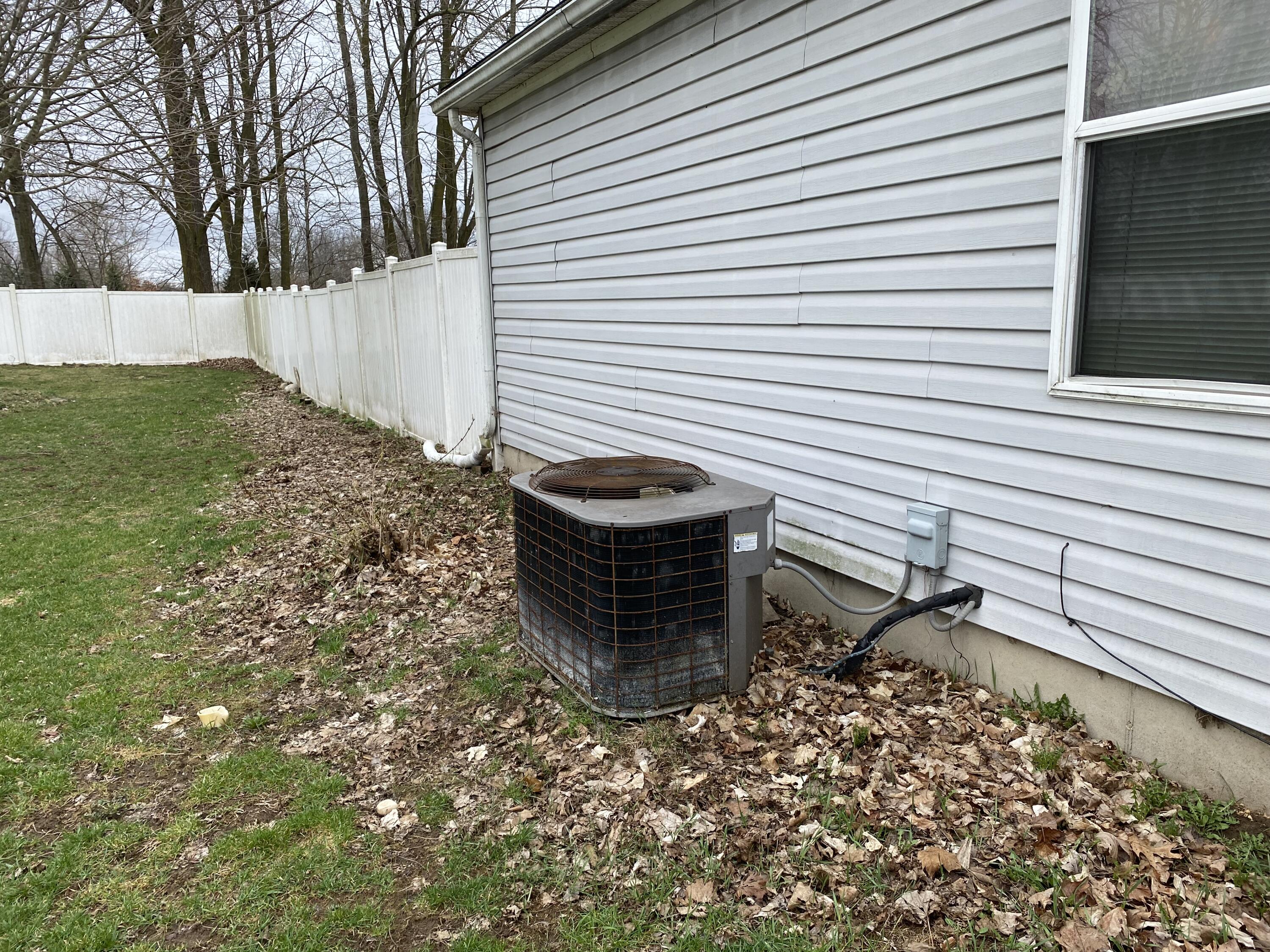 727 Clarendon Road Quincy, MI 49082 - Photo 8 of 22 IMG_2470