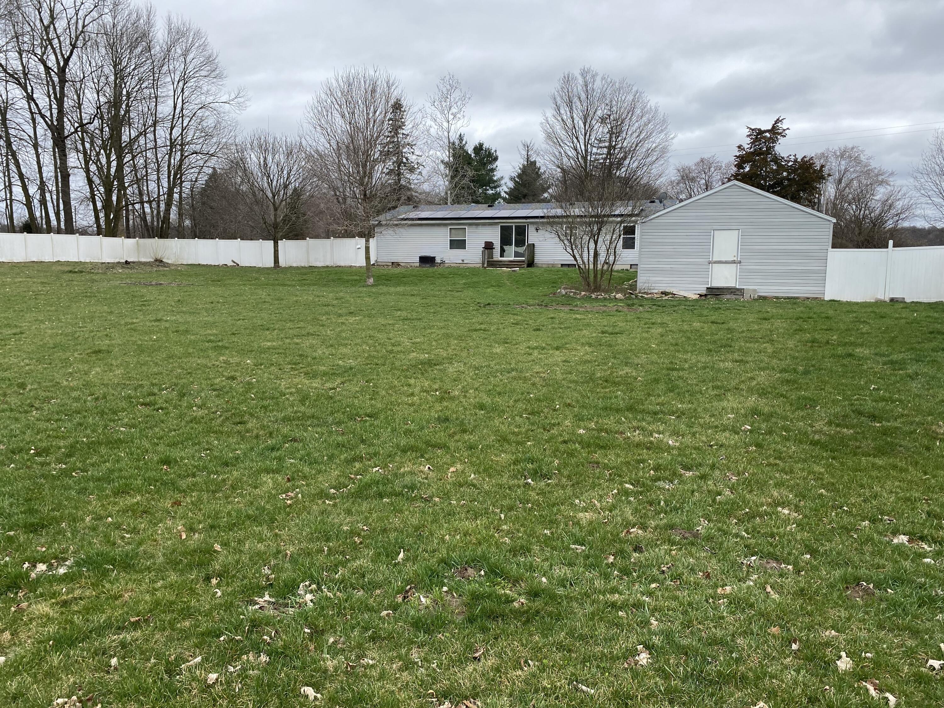 727 Clarendon Road Quincy, MI 49082 - Photo 9 of 22 IMG_2475