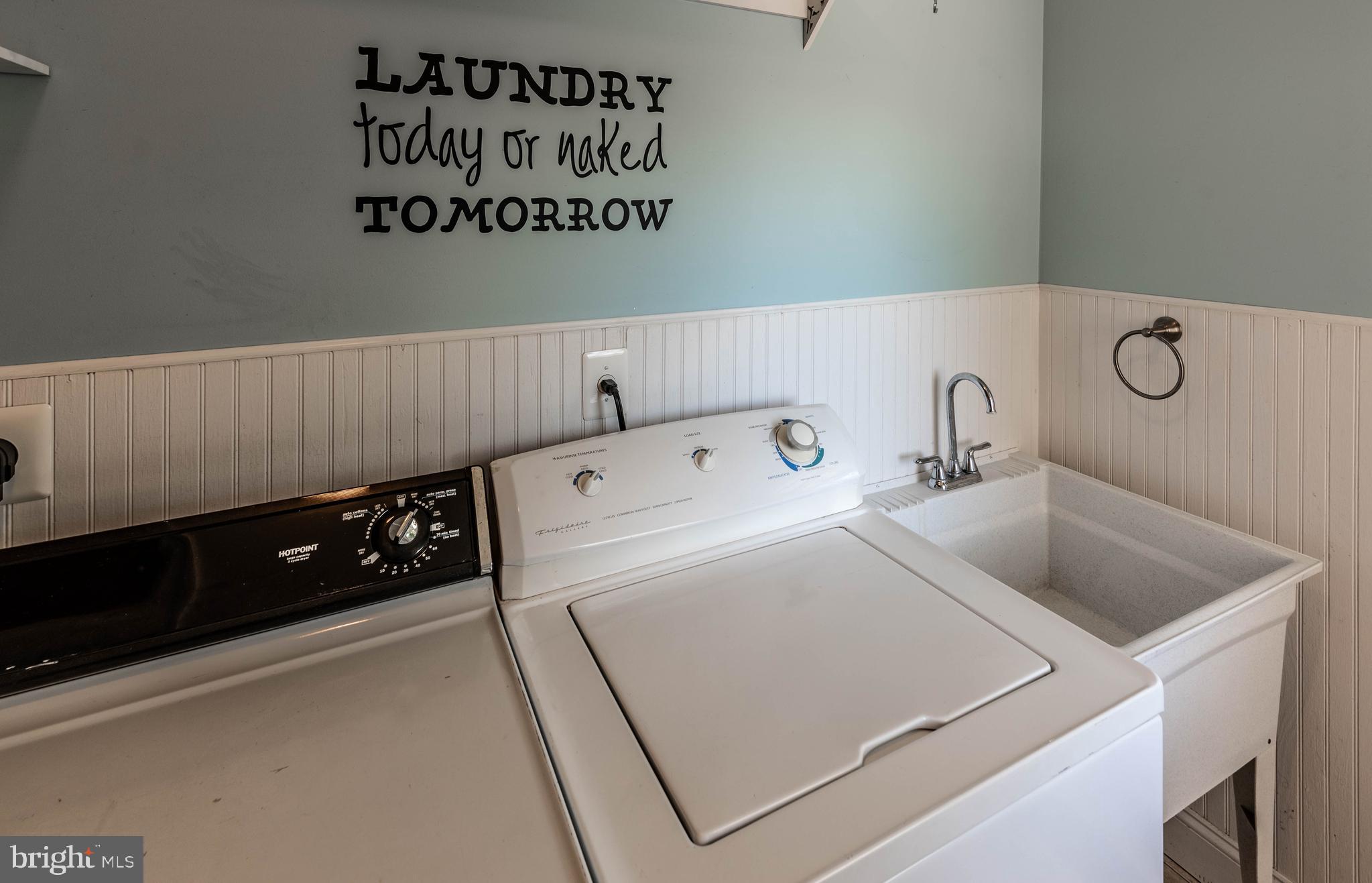 3930 Sixes Road Prince Frederick, MD 20678 - Photo 28 of 61 a utility room with dryer and washer