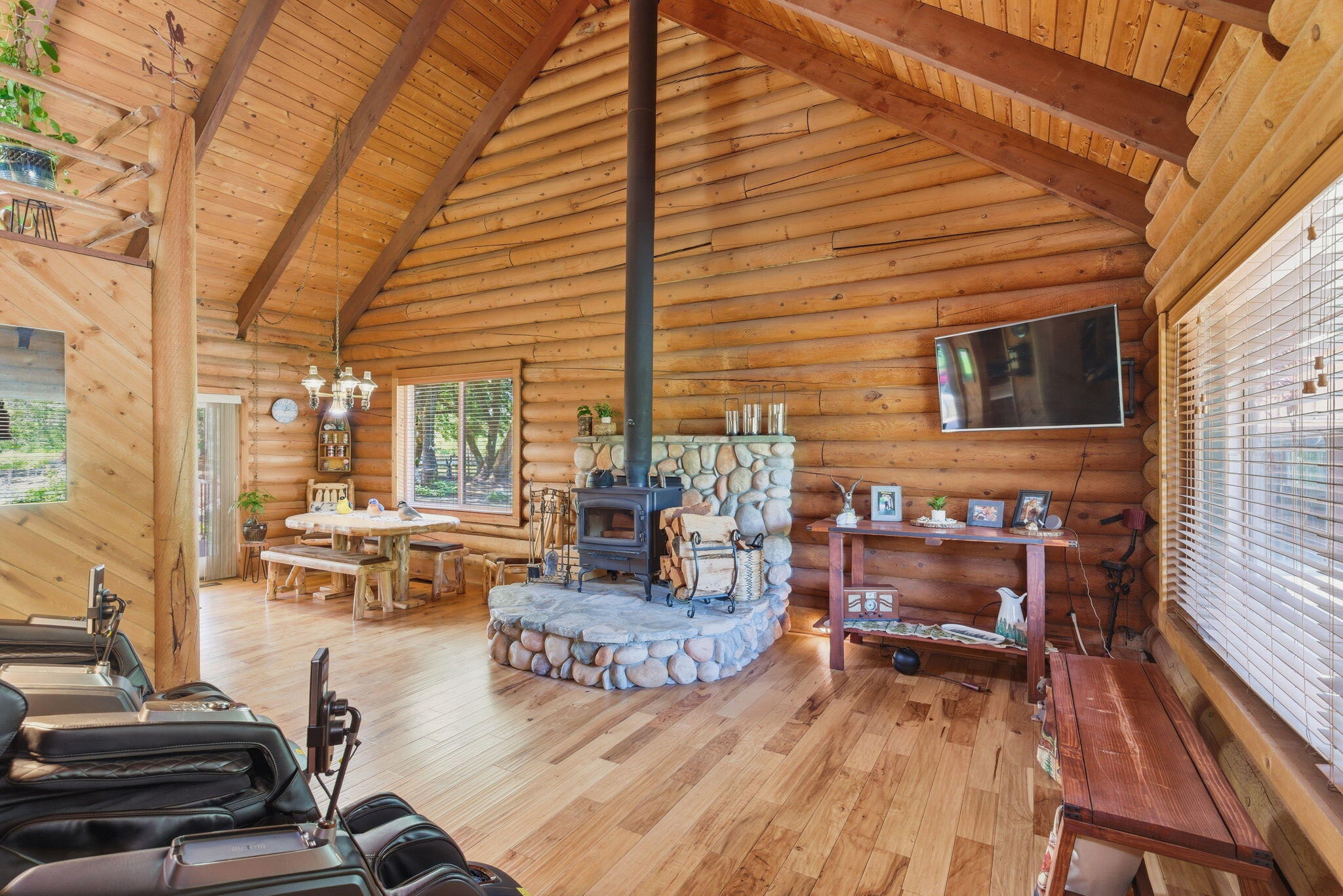 8110 New Hope Road Grants Pass, OR 97527 - Photo 9 of 80 9-web-or-mls-8110-new-hope-rd