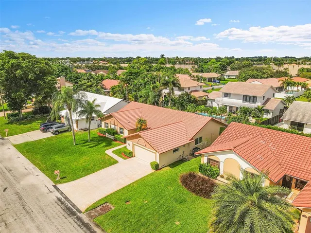 $730,000 | 5641 Thornbluff Avenue, Davie, FL 33331