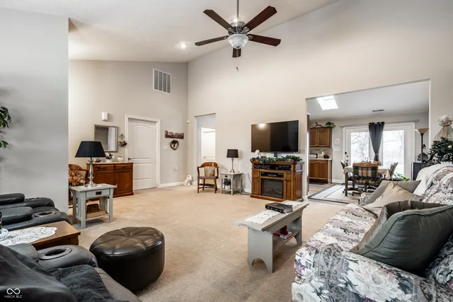 $425,000 | 6213 East US Highway 40, Greenfield, IN 46140