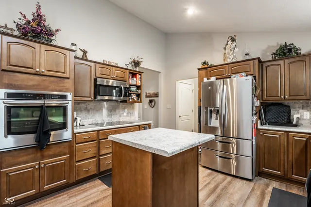 $425,000 | 6213 East US Highway 40, Greenfield, IN 46140