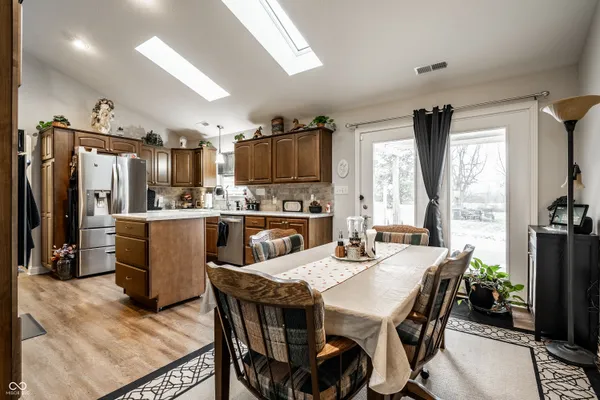 $425,000 | 6213 East US Highway 40, Greenfield, IN 46140