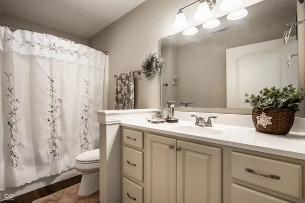 $425,000 | 6213 East US Highway 40, Greenfield, IN 46140