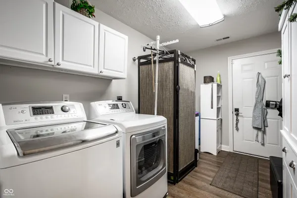 $425,000 | 6213 East US Highway 40, Greenfield, IN 46140