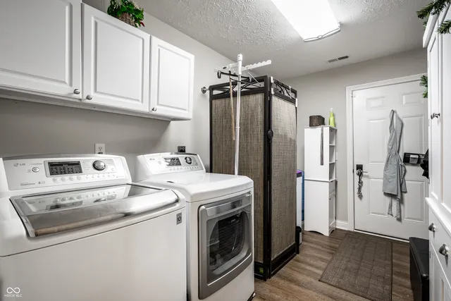 $425,000 | 6213 East US Highway 40, Greenfield, IN 46140