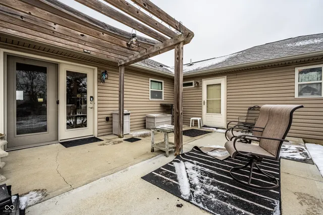 $425,000 | 6213 East US Highway 40, Greenfield, IN 46140