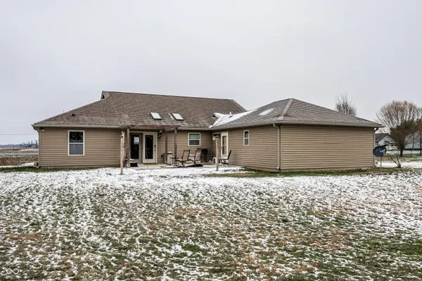 $425,000 | 6213 East US Highway 40, Greenfield, IN 46140