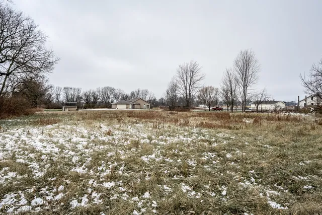 $425,000 | 6213 East US Highway 40, Greenfield, IN 46140