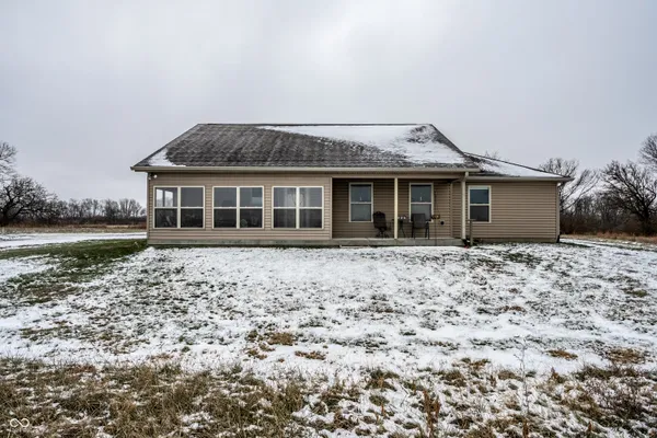 $425,000 | 6213 East US Highway 40, Greenfield, IN 46140