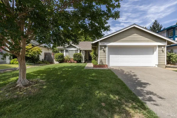 $765,000 | 1029 Hampshire Lane, Windsor, CA 95492