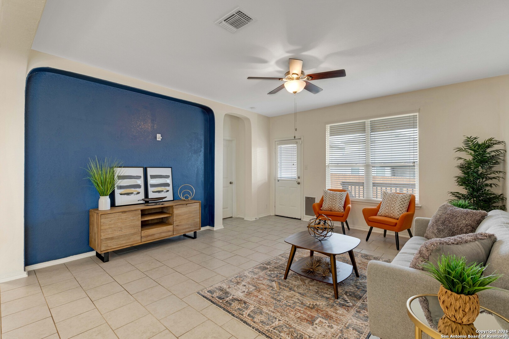 428 Kings Way Cibolo, TX 78108 - Photo 11 of 30 a living room with furniture and a window
