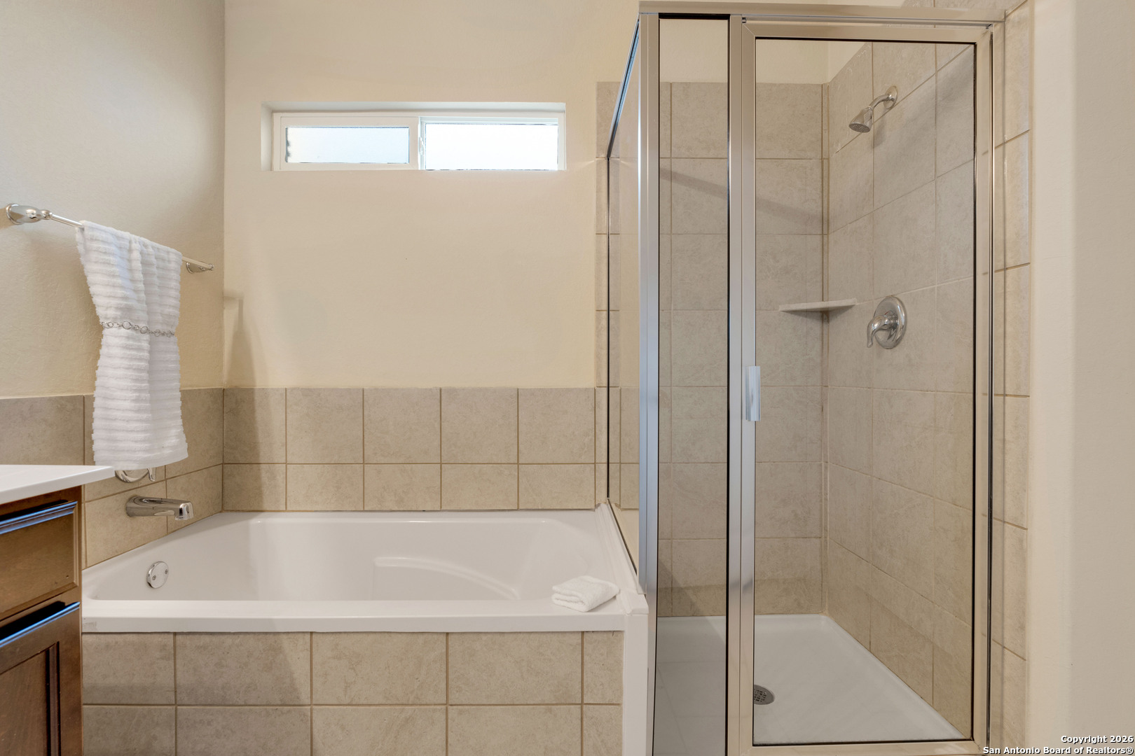 428 Kings Way Cibolo, TX 78108 - Photo 16 of 30 a bathroom with a bathtub