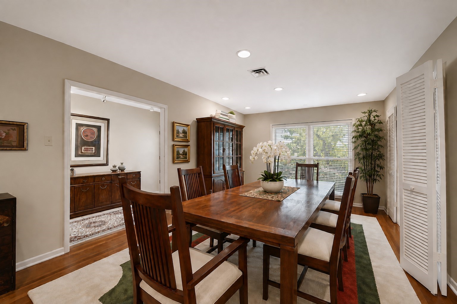 5626 Hummingbird Street Houston, TX 77096 - Photo 5 of 34 VIRTUALLY STAGED. Off of the entry foyer is this substantial formal dining room capable of housing a very large table with extended seating for dinner parties, family events, or holiday celebrations.