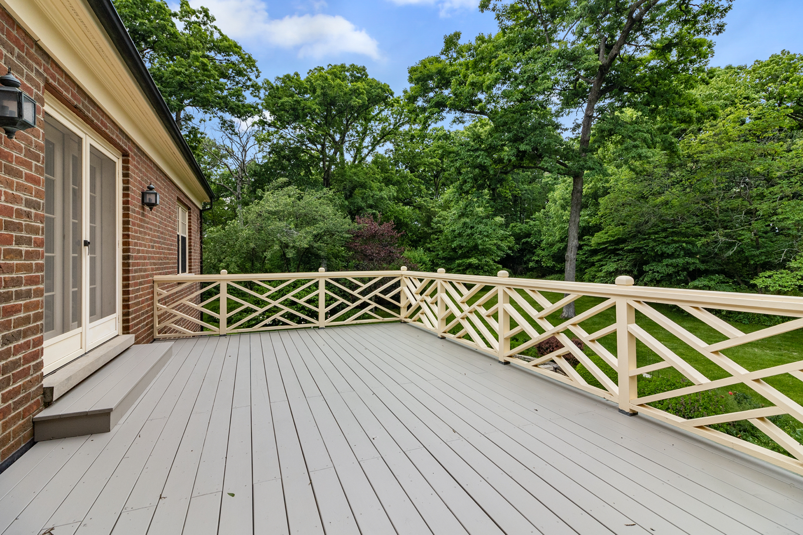 7208 White Oaks Road Harvard, IL 60033 - Photo 25 of 48 a close up of a wooden deck