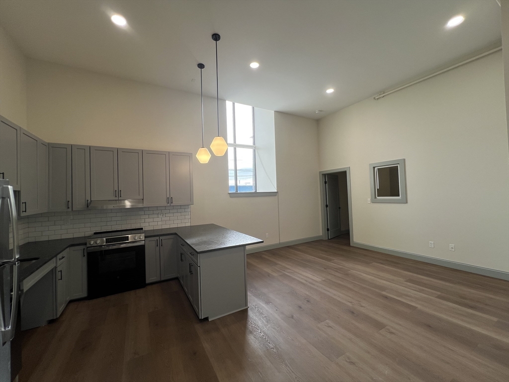 160 Seabury Street, Unit 17 Fall River, MA 02720 - Photo 2 of 10