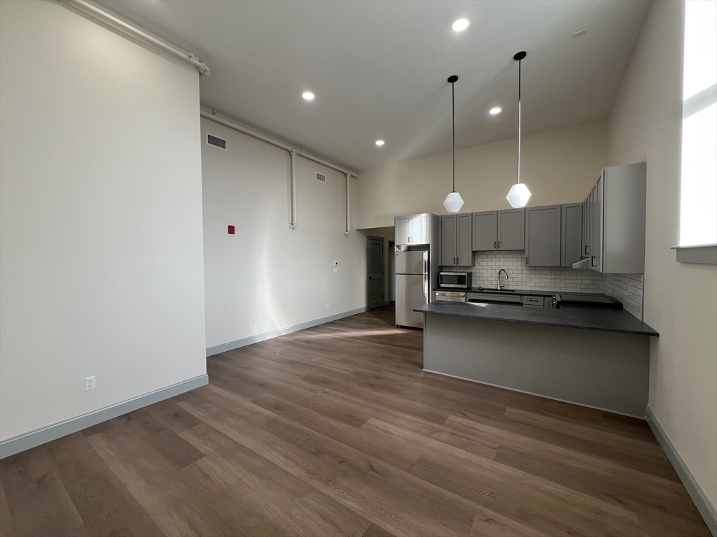 160 Seabury Street, Unit 17 Fall River, MA 02720 - Photo 3 of 10