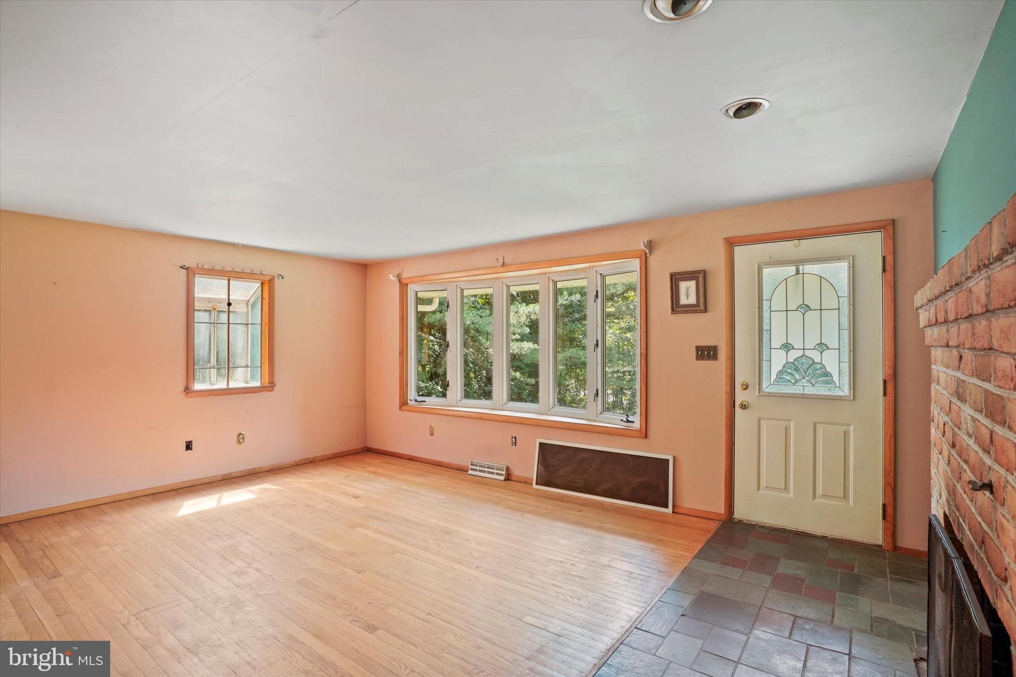 2401 Romney Road Joppa, MD 21085 - Photo 5 of 28 Living Room