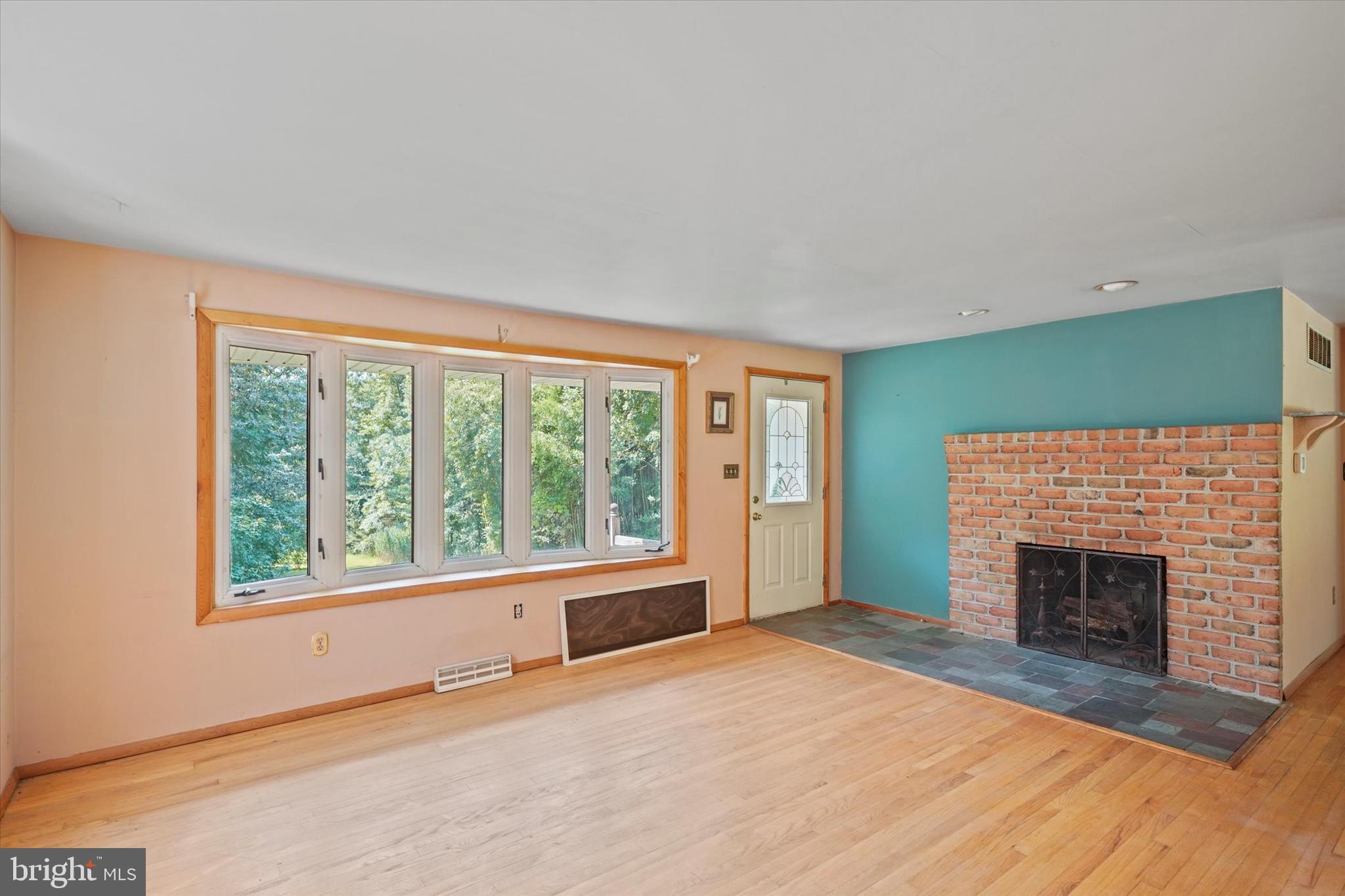 2401 Romney Road Joppa, MD 21085 - Photo 6 of 28 Living Room