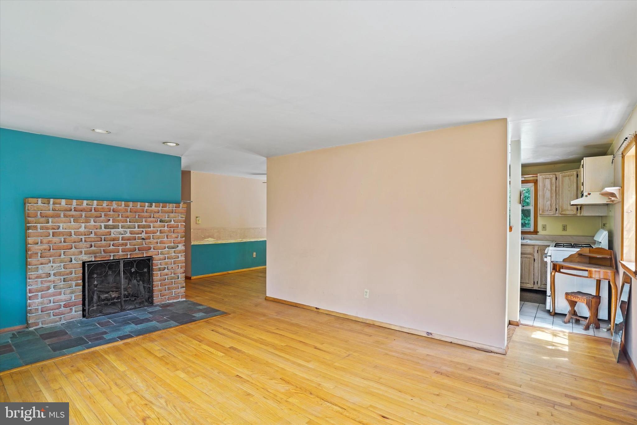2401 Romney Road Joppa, MD 21085 - Photo 7 of 28 Living Room