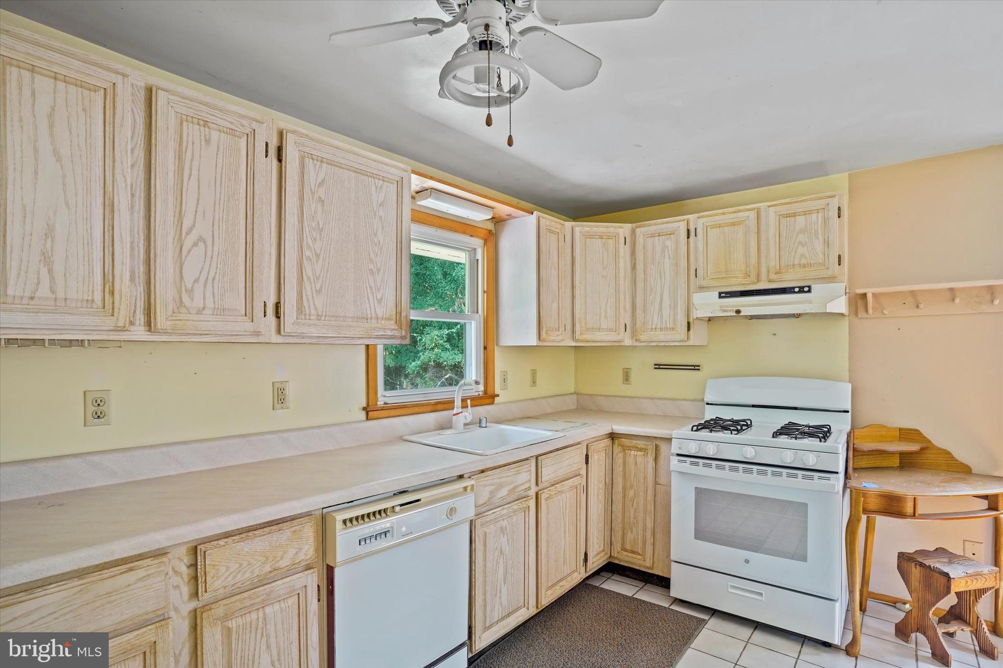 2401 Romney Road Joppa, MD 21085 - Photo 9 of 28 Kitchen
