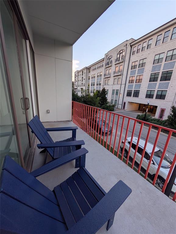 236 Melba Street, Unit 101 Dallas, TX 75208 - Photo 35 of 35 2nd floor balcony