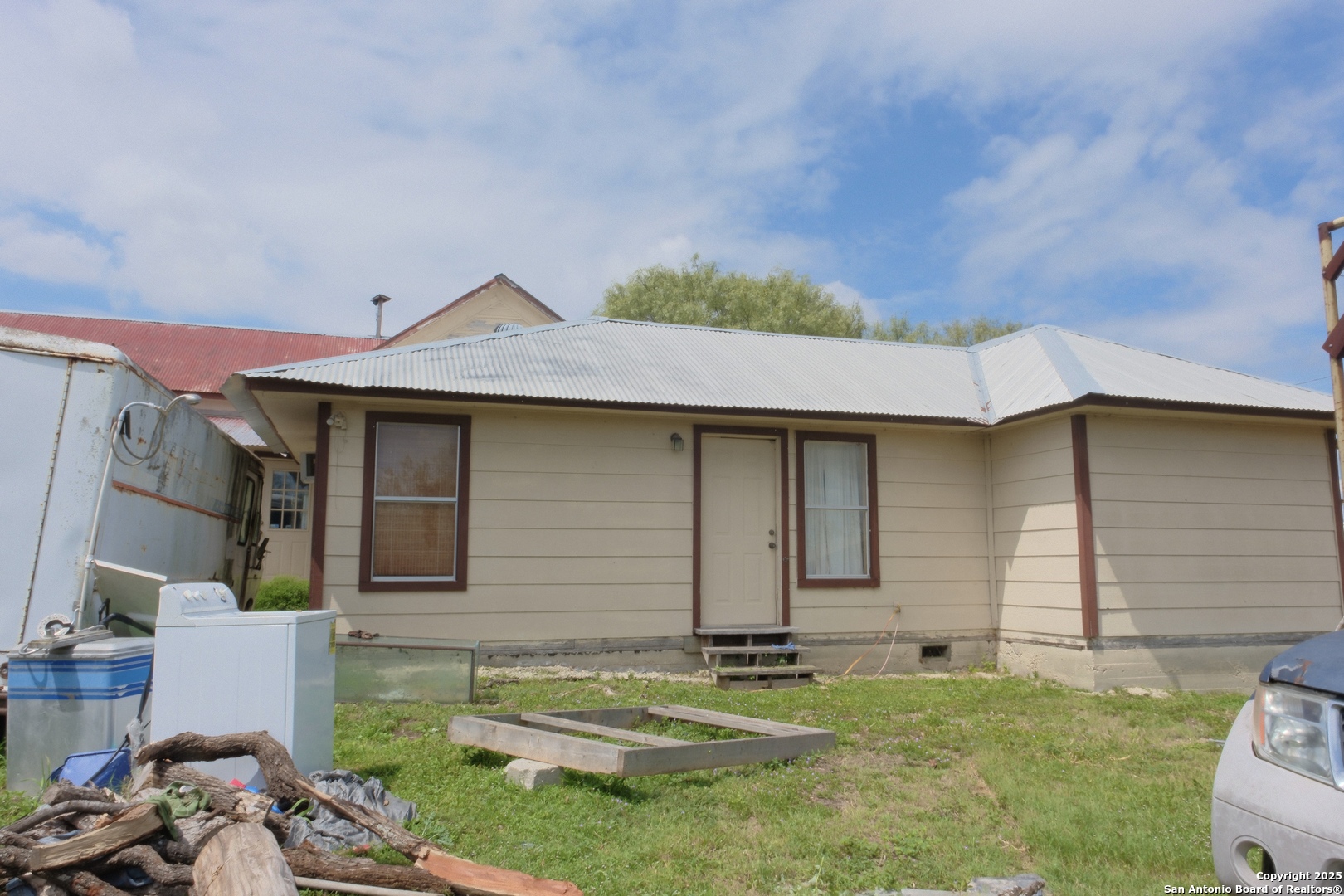 17585 Fargoer Way Marion, TX 78124 - Photo 21 of 34 a house with swimming pool in front of it