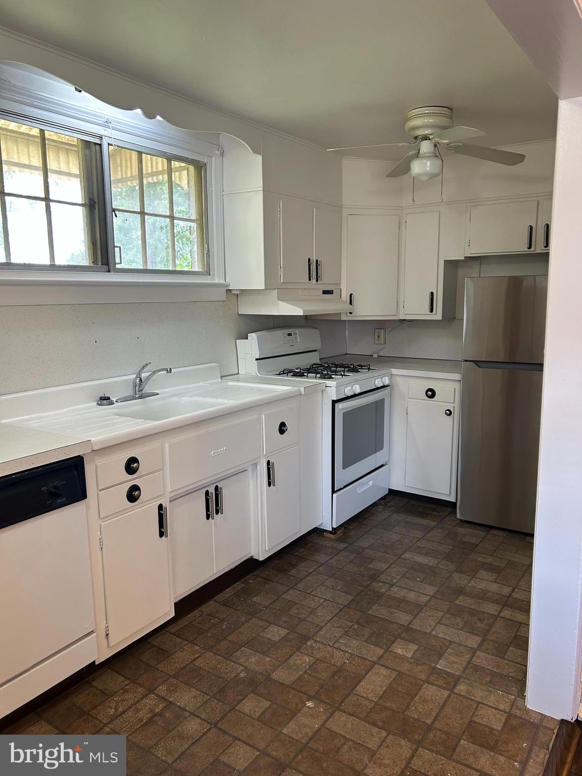 2 Winthrop Road Darby, PA 19023 - Photo 7 of 11 Kitchen