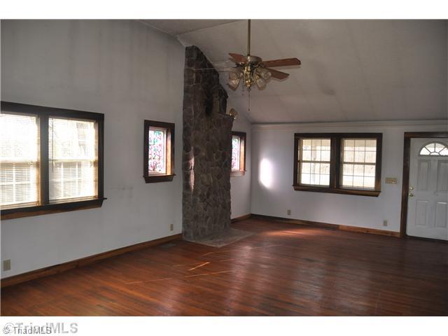 9284 Center Grove Church Road Clemmons, NC 27012 - Photo 4 of 9 Living Room.