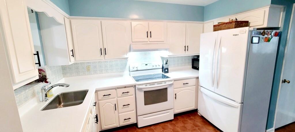 409 Ridgeway Street Greensburg, PA 15601 - Photo 6 of 24 Spacious Kitchen