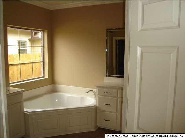 9068 Foxgate Drive Baton Rouge, LA 70809 - Photo 8 of 9 Gallery Image 8